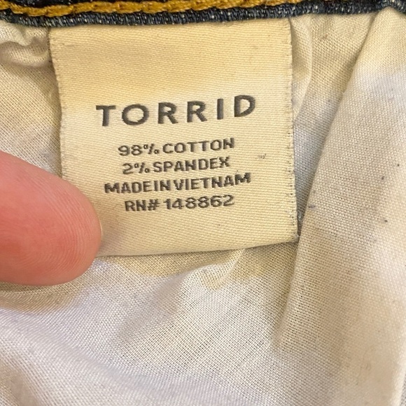 Torrid Size 24 Denim Jeans Shorts Mid Rise Stretch Blue Cutoffs Plus Size - Picture 4 of 7